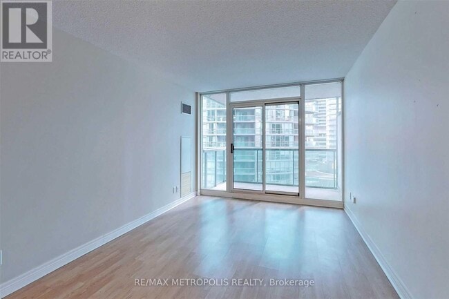 Building Photo - 51 Lower Simcoe St
