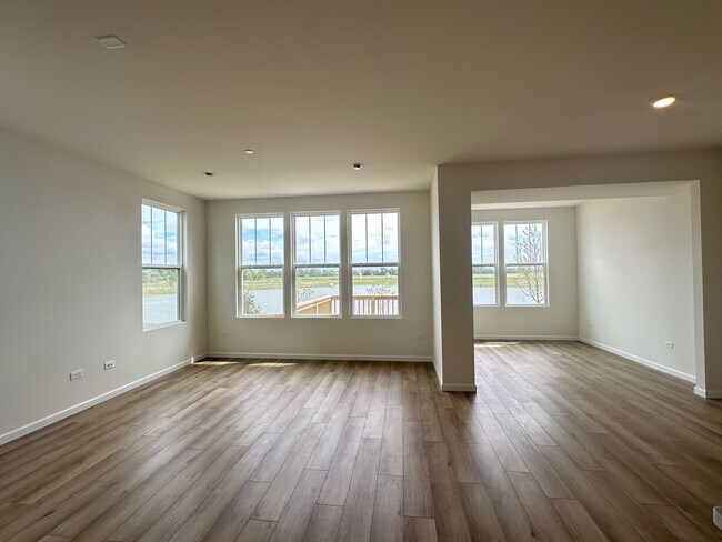 Building Photo - 5955 Hawkweed Dr