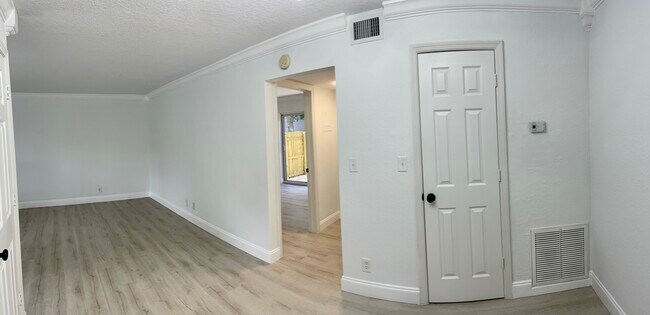 Foto del edificio - 639 NE 10th Ave