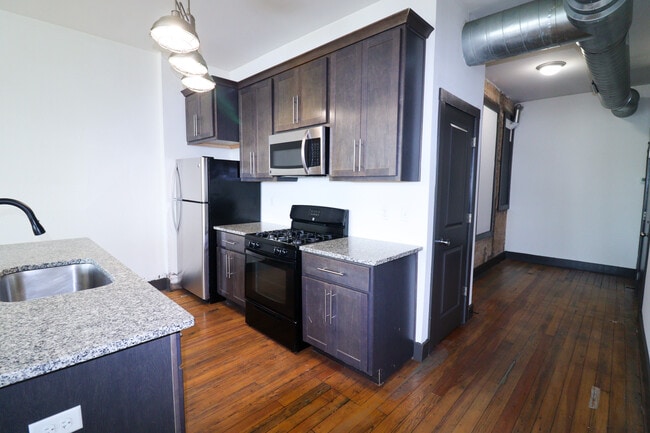 Building Photo - 2611 Short Vine St