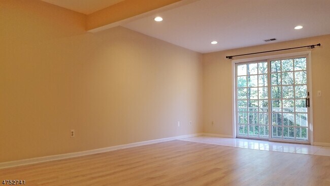 Building Photo - 141 Jamestown Rd