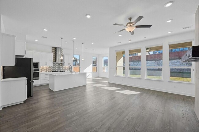 Foto del edificio - 5909 Cimarron Rdg Ln