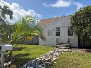 Building Photo - 1806 Funston St