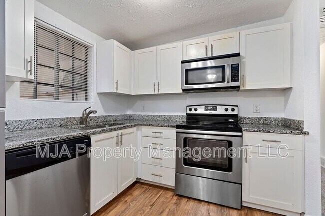 Building Photo - 443 Dorothea Way