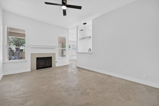Foto del edificio - 14511 Oliphant St