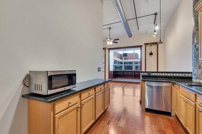 Foto del edificio - 689 Marin Blvd