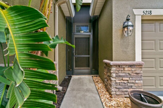 Building Photo - Delightful Home in Davenport