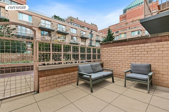 Foto del edificio - 350 W 50th St