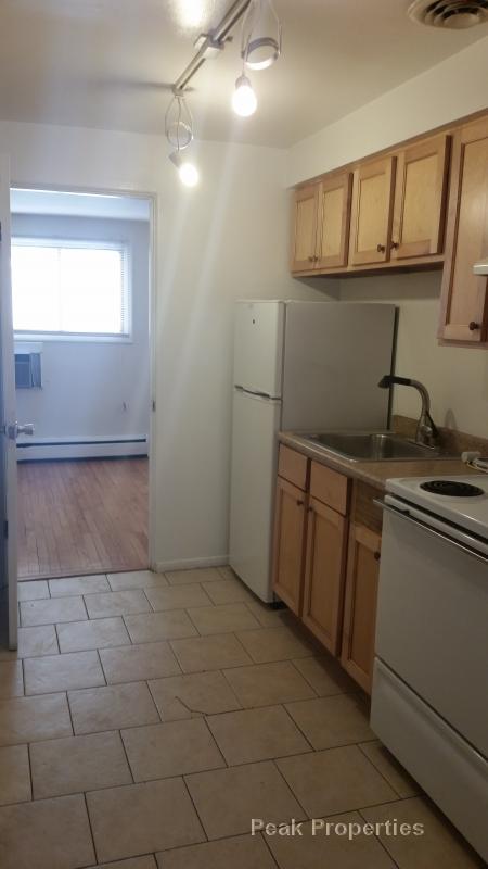 Foto del edificio - 1340 W Pratt Blvd