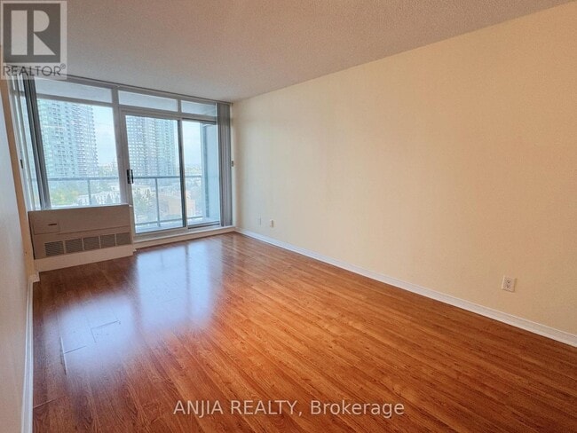 Building Photo - 5508-5508 Yonge St