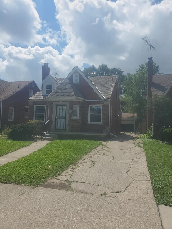Foto del edificio - 15024 Fairmount Dr