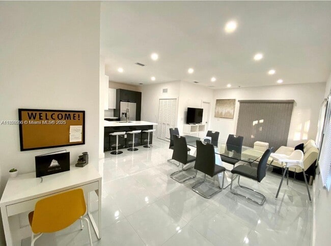 Foto del edificio - 9995 NW 23rd Ave