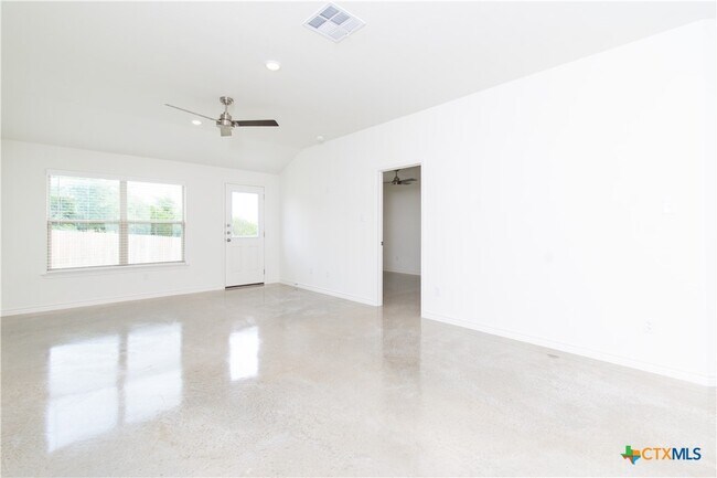 Foto del edificio - 1235 Concord Dr