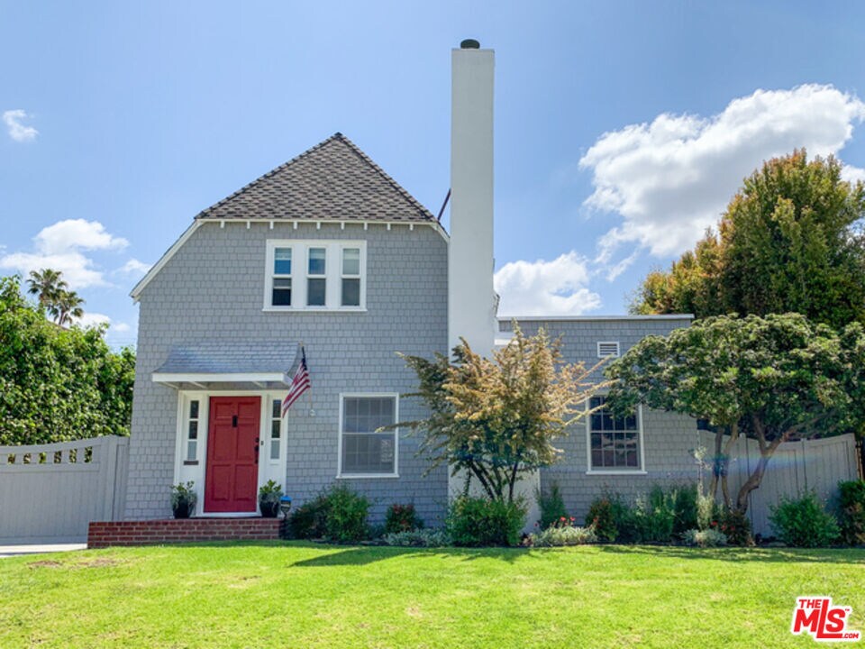 Foto principal - 934 S Dunsmuir Ave