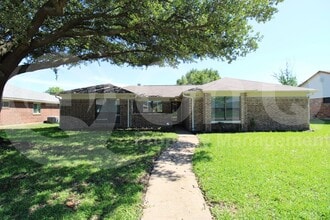 Building Photo - 816 Simon Dr