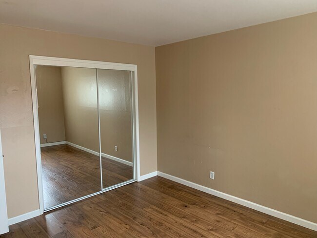 Foto del edificio - 1750 Ross Cir