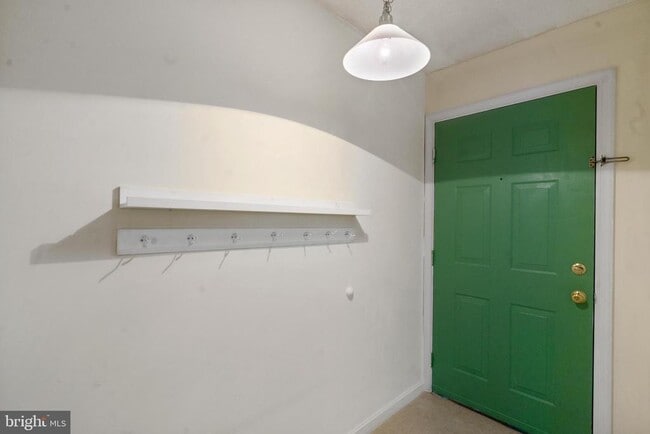 Foto del edificio - 9240 Caspian Way
