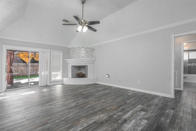 Foto del edificio - 7102 Foxwood Forest Ct