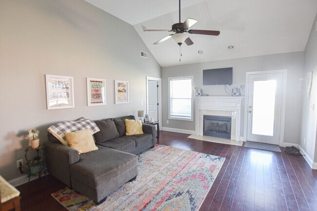 Foto del edificio - Pet Friendly Three Bedroom!