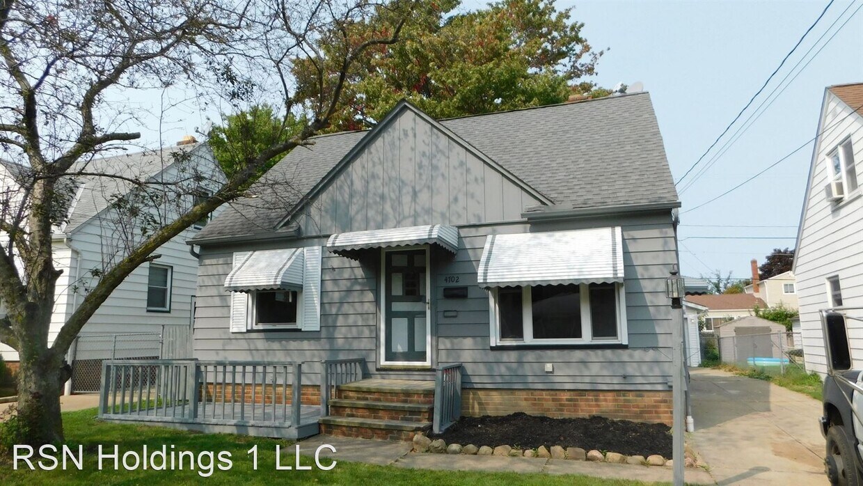 Primary Photo - 3 br, 1 bath House - 4702 LONGWOOD AVE