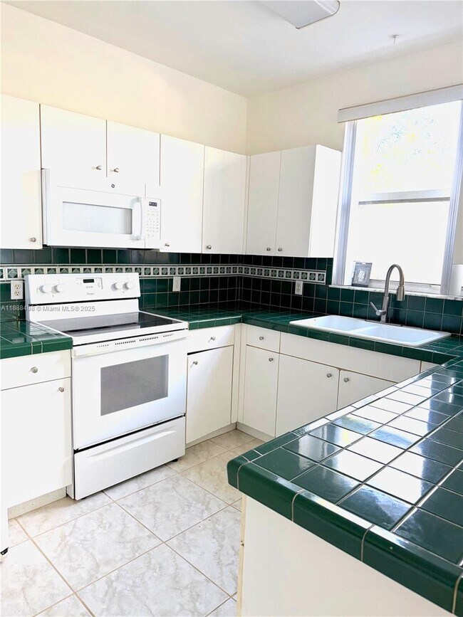 Foto del edificio - 13485 NW 9th Ct