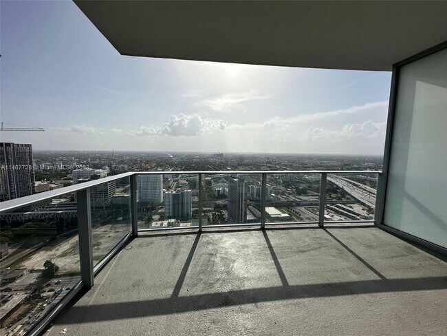Foto del edificio - 851 NE 1st Ave