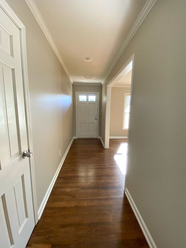 Foto del edificio - Large 3 bedroom 2 bath home in Whitehaven recently renovated