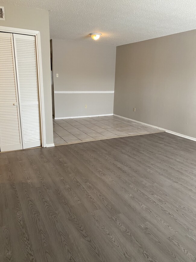 Living room/Dining room - Rondo Apartments