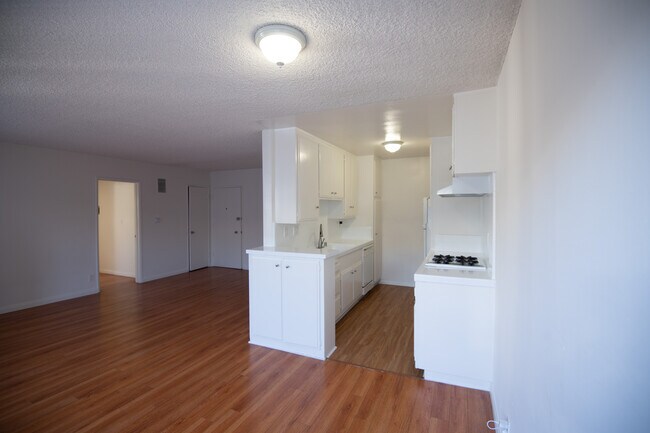 Building Photo - 7010 Lanewood Ave
