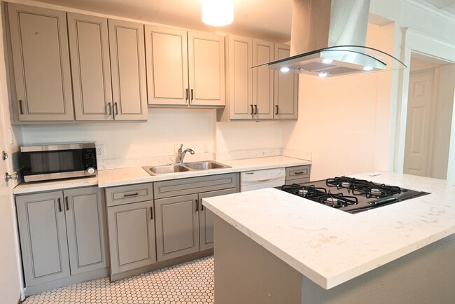 Building Photo - 216 S Vendome St