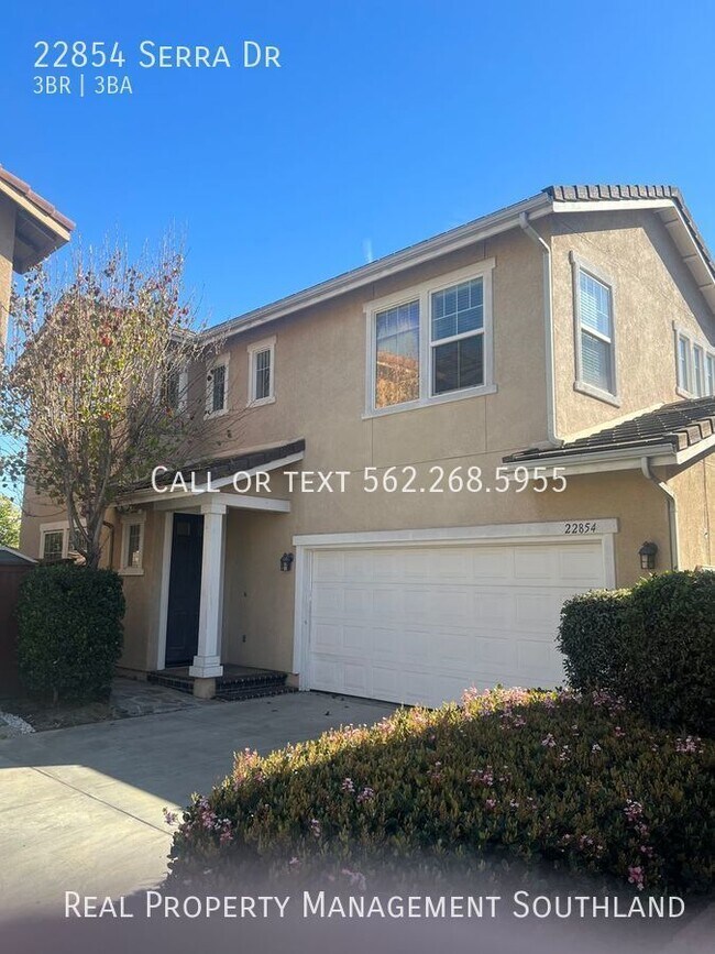 Building Photo - 3 Bedroom/ 2.5 Bath Spacious Home in Gated...
