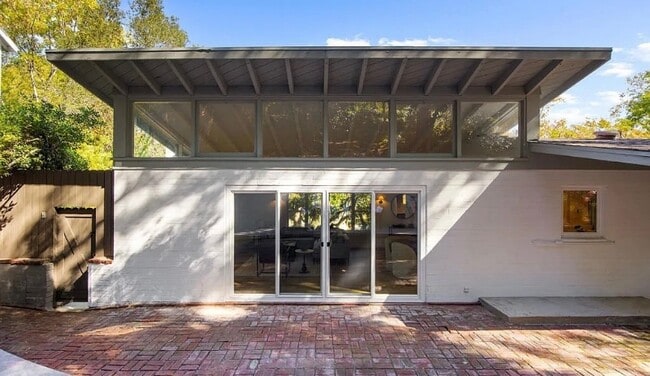 Building Photo - 1450 La Loma Rd