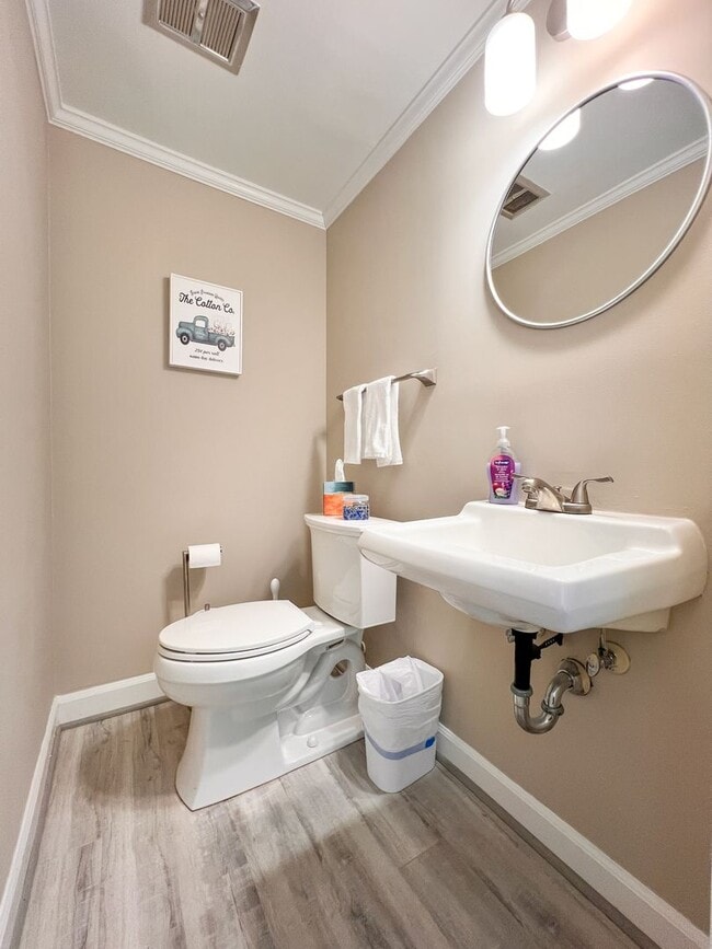 Building Photo - 330 Hanover Arms Ct