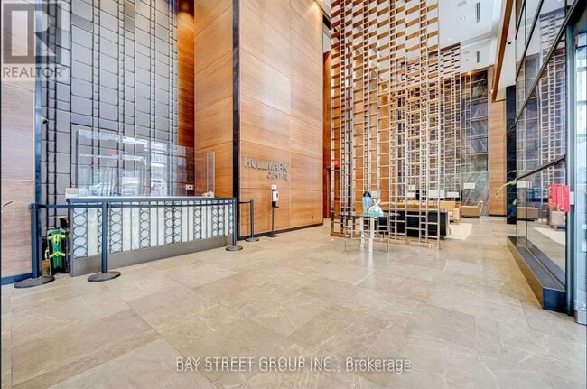 Photo du bâtiment - 5 Sheppard Ave E