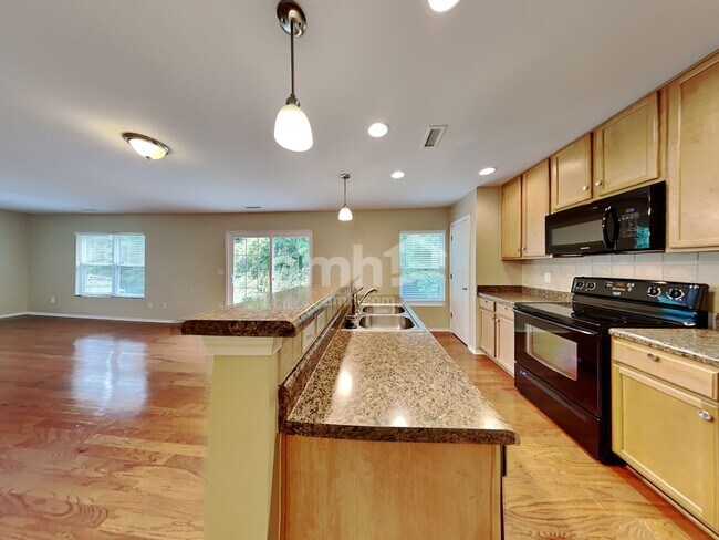 Building Photo - 252 Rowan Dr