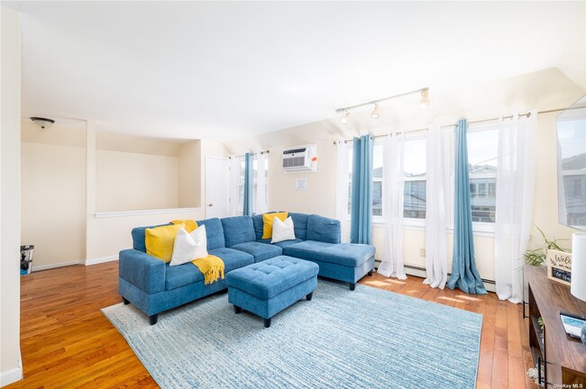 Foto del edificio - 144-72 Broadway