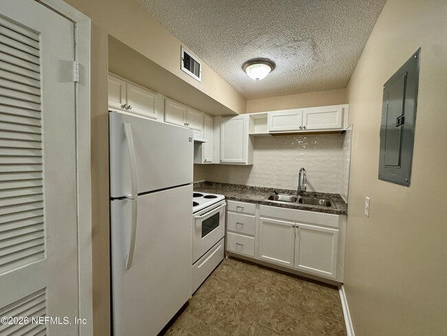 Building Photo - 3212 Herschel St
