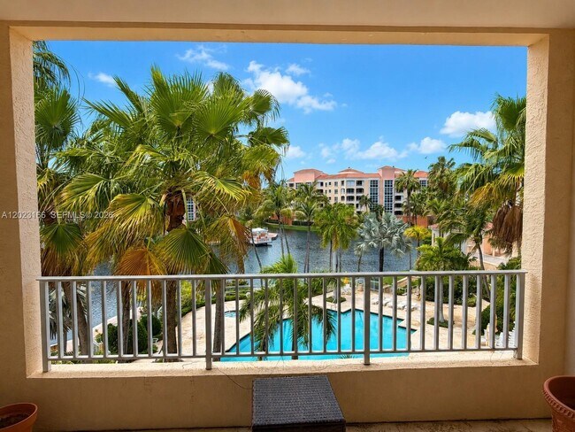 Foto del edificio - 711 Crandon Blvd