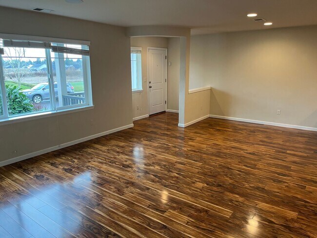 Foto del edificio - 2400 NW Sunny Ln