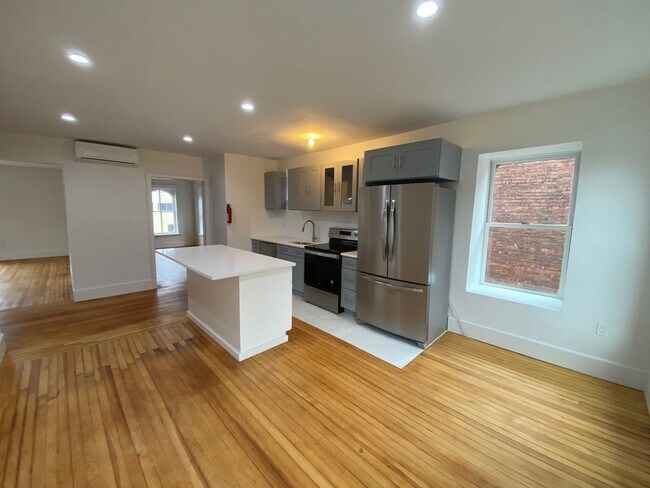 Building Photo - 233 Liberty St