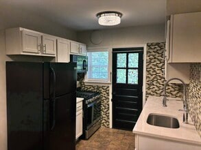 Building Photo - 1010 Sanford Ave