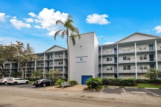 Building Photo - 12600 SW 5th Ct