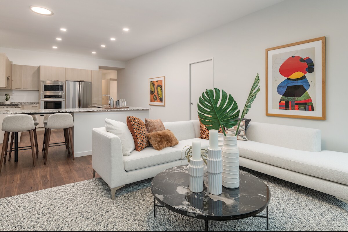 Primary Photo - 3477 N Broadway