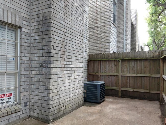 Foto del edificio - 17489 Red Oak Dr