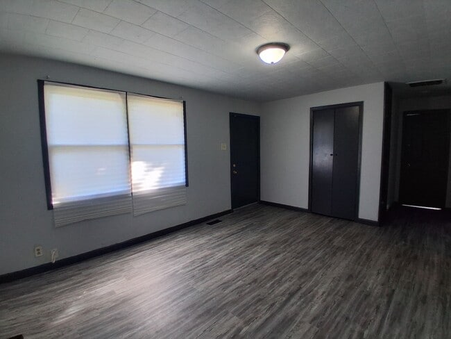 Building Photo - 1112 Glenwood Dr