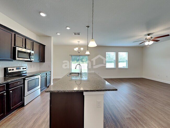Foto del edificio - 4343 Reisswood Loop