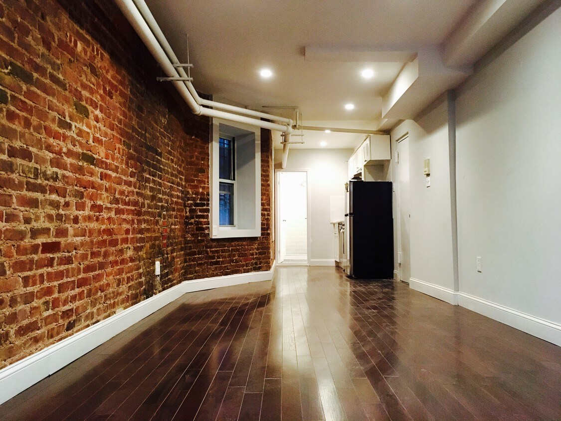 Primary Photo - 220 E 27th St