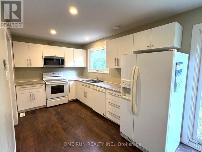 Building Photo - 646 Ingram Crescent