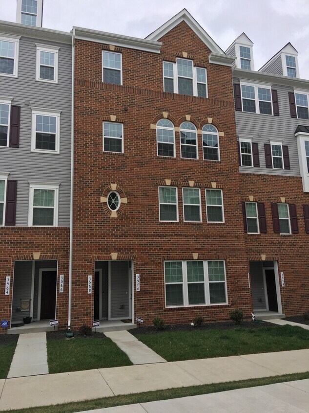 Brick front - 3536 Briarwood Dr