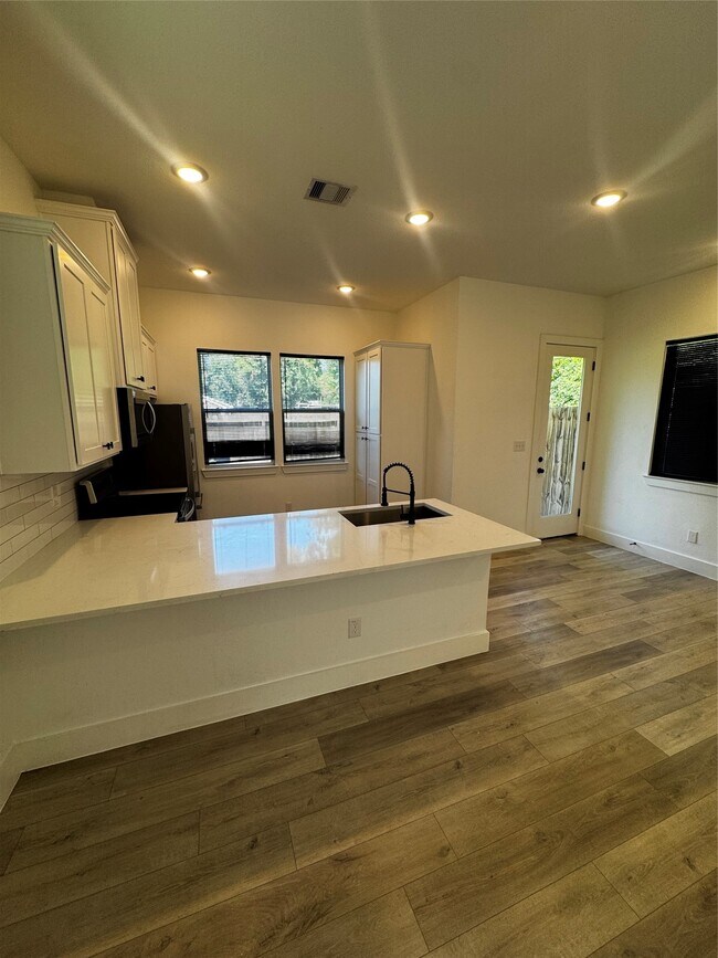 Foto del edificio - 8424 Wileyvale Rd